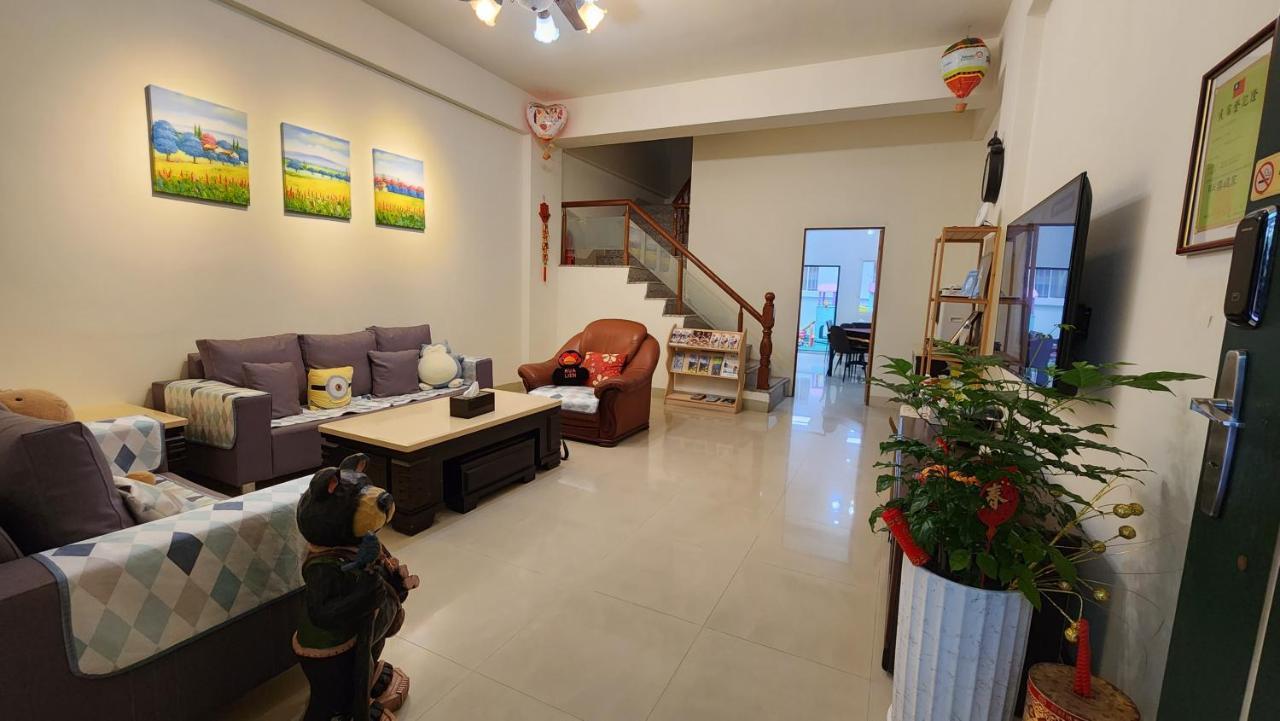 花蓮包棟彩色窩民宿 溜滑梯 烤肉唱歌 電動麻將 近東大門 Hualien City Exterior photo